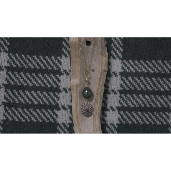 Opihi Shell Tahitian Pearl Necklace - Picture 2 of 6